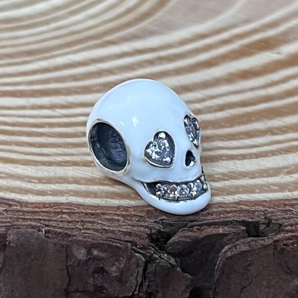 Pandora Glow-in-the-dark Sparkling Skull Charm - Picture 3 of 4